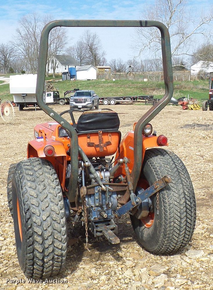 image for item DL0944 Kioti LB2204  tractor