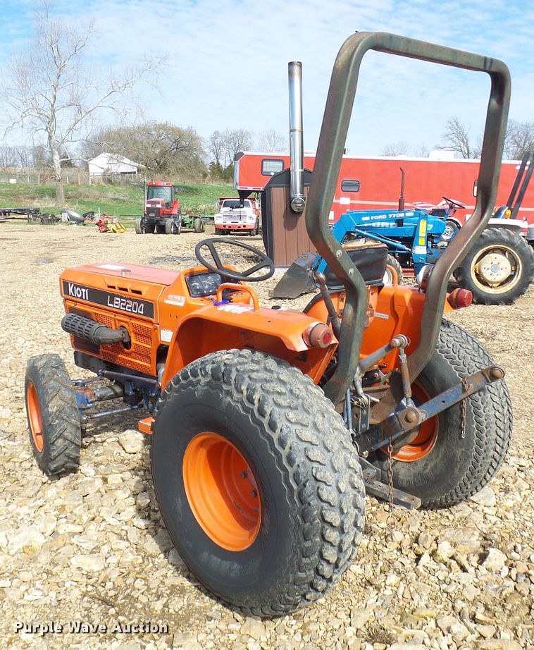image for item DL0944 Kioti LB2204  tractor