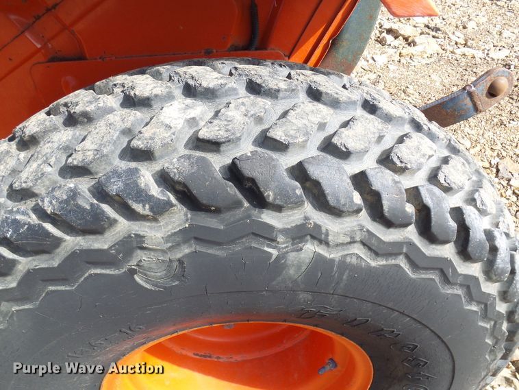 image for item DL0944 Kioti LB2204  tractor