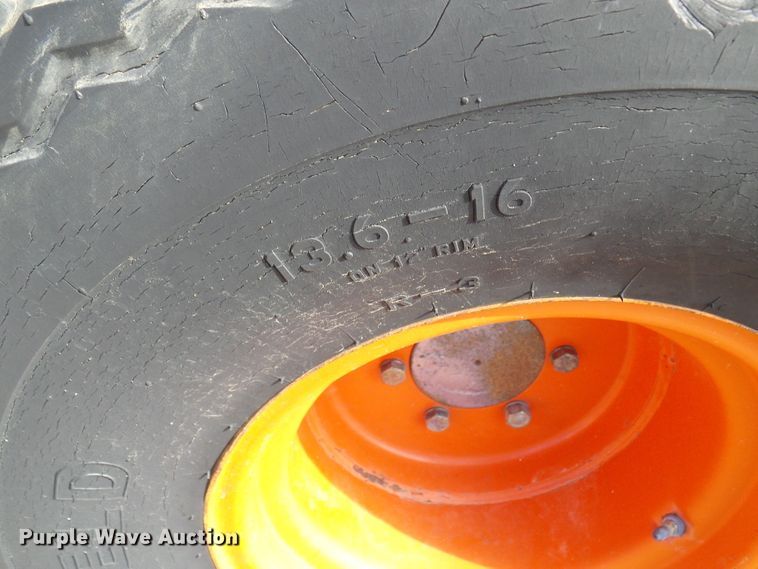 image for item DL0944 Kioti LB2204  tractor