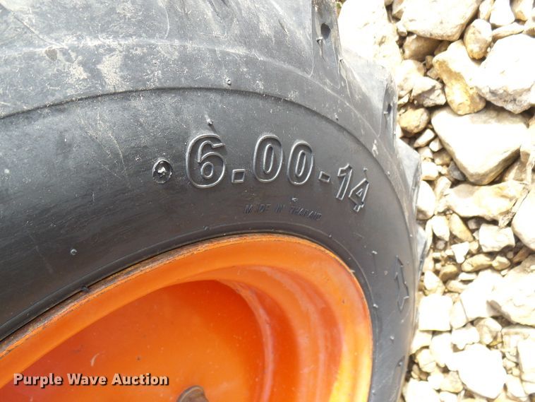 image for item DL0944 Kioti LB2204  tractor