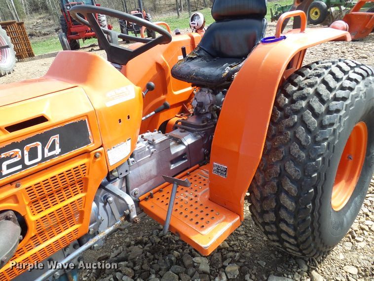 image for item DL0944 Kioti LB2204  tractor