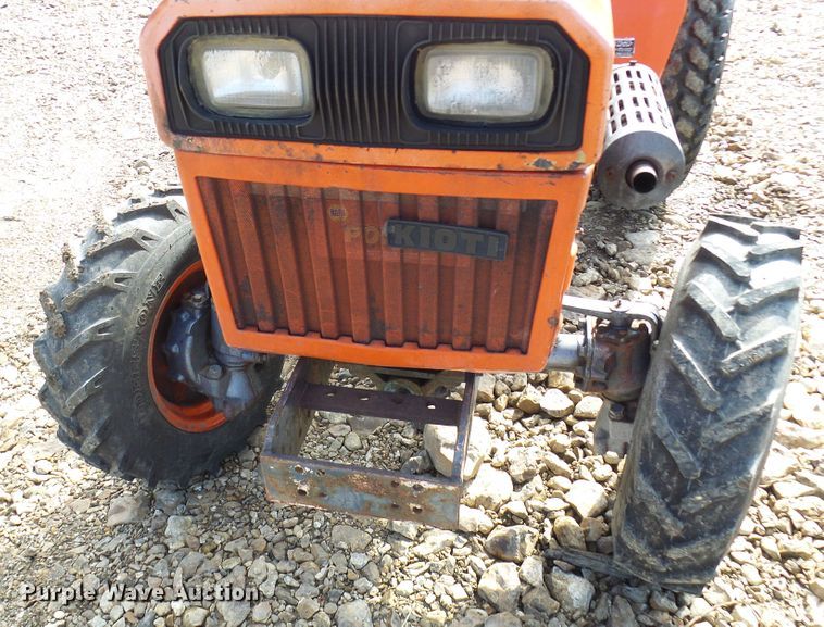 image for item DL0944 Kioti LB2204  tractor