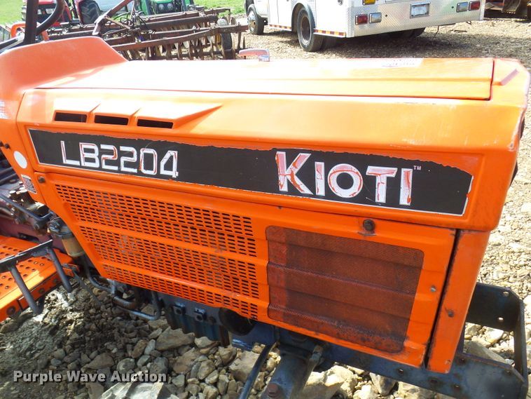 image for item DL0944 Kioti LB2204  tractor
