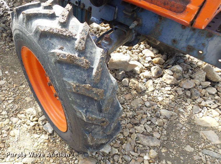 image for item DL0944 Kioti LB2204  tractor