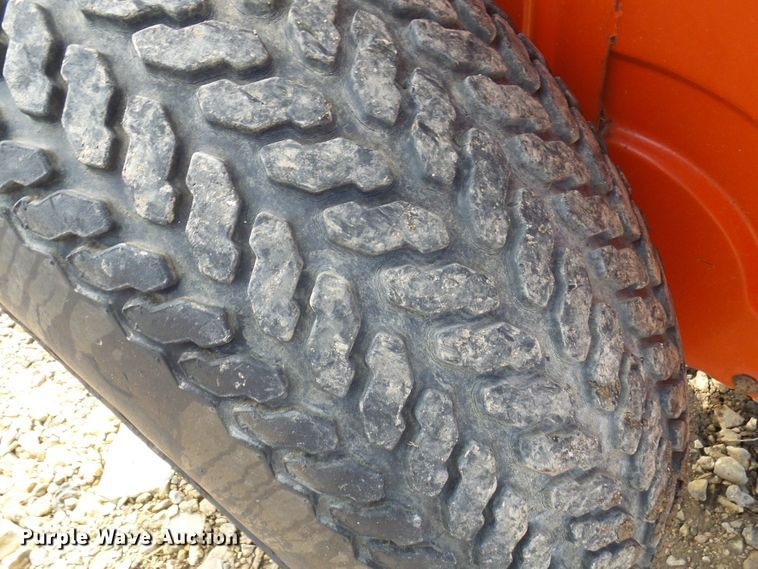 image for item DL0944 Kioti LB2204  tractor