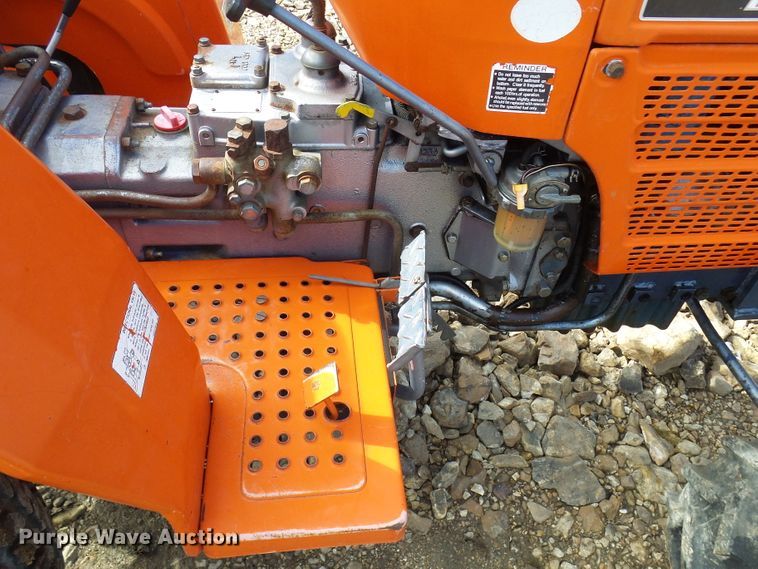 image for item DL0944 Kioti LB2204  tractor