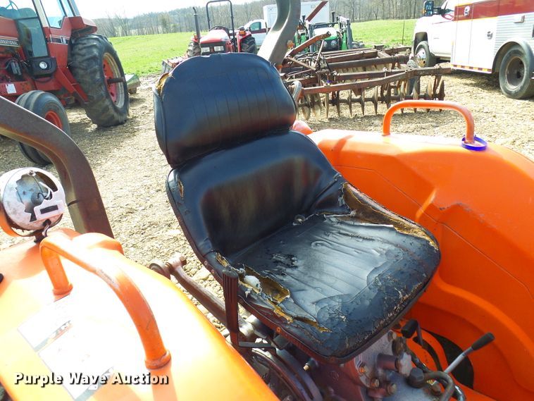 image for item DL0944 Kioti LB2204  tractor