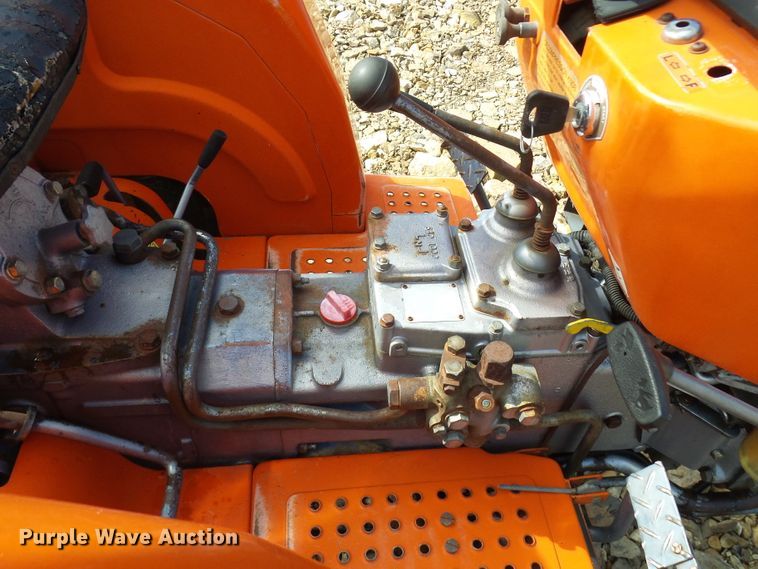 image for item DL0944 Kioti LB2204  tractor