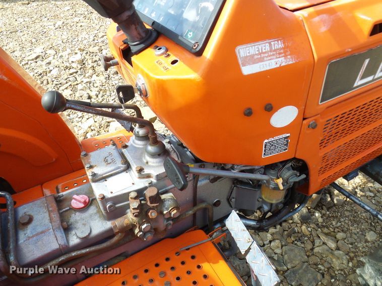 image for item DL0944 Kioti LB2204  tractor