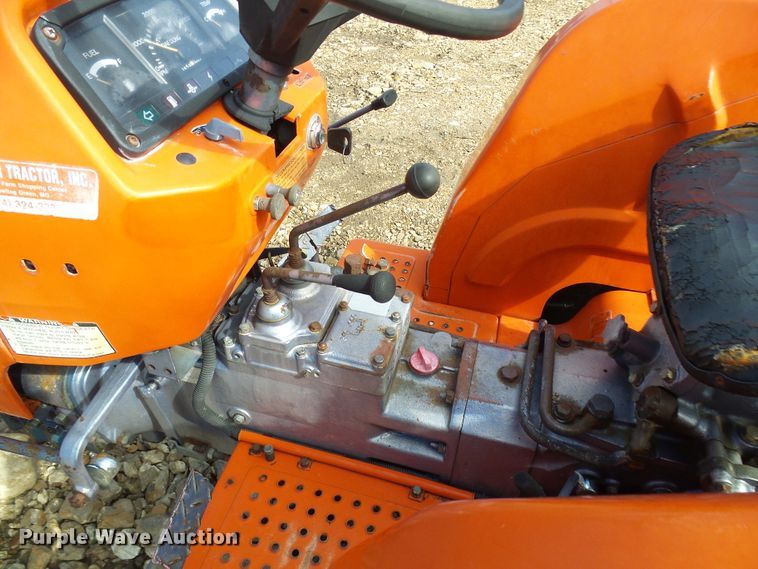 image for item DL0944 Kioti LB2204  tractor