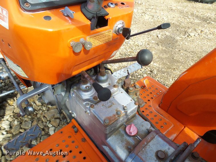 image for item DL0944 Kioti LB2204  tractor