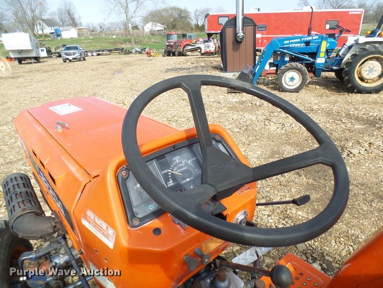 image for item DL0944 Kioti LB2204  tractor