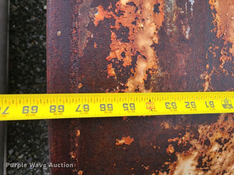 image for item DL8239 (3) fuel tanks