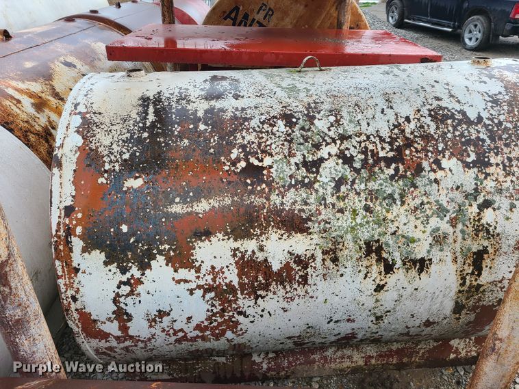 image for item DL8239 (3) fuel tanks