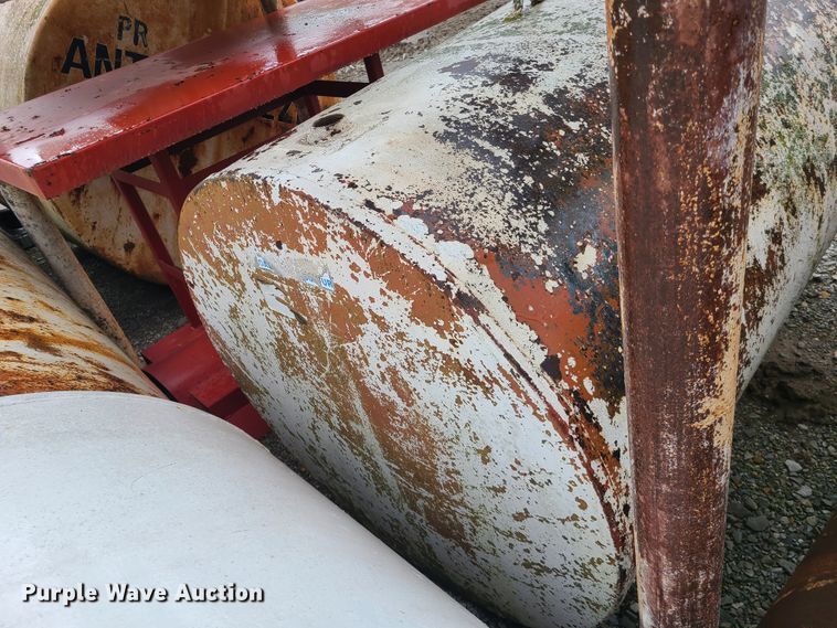 image for item DL8239 (3) fuel tanks