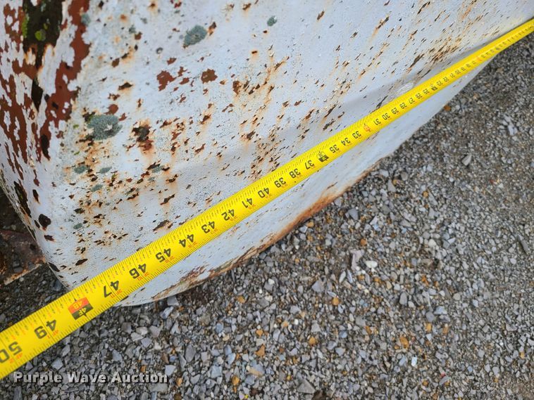 image for item DL8239 (3) fuel tanks