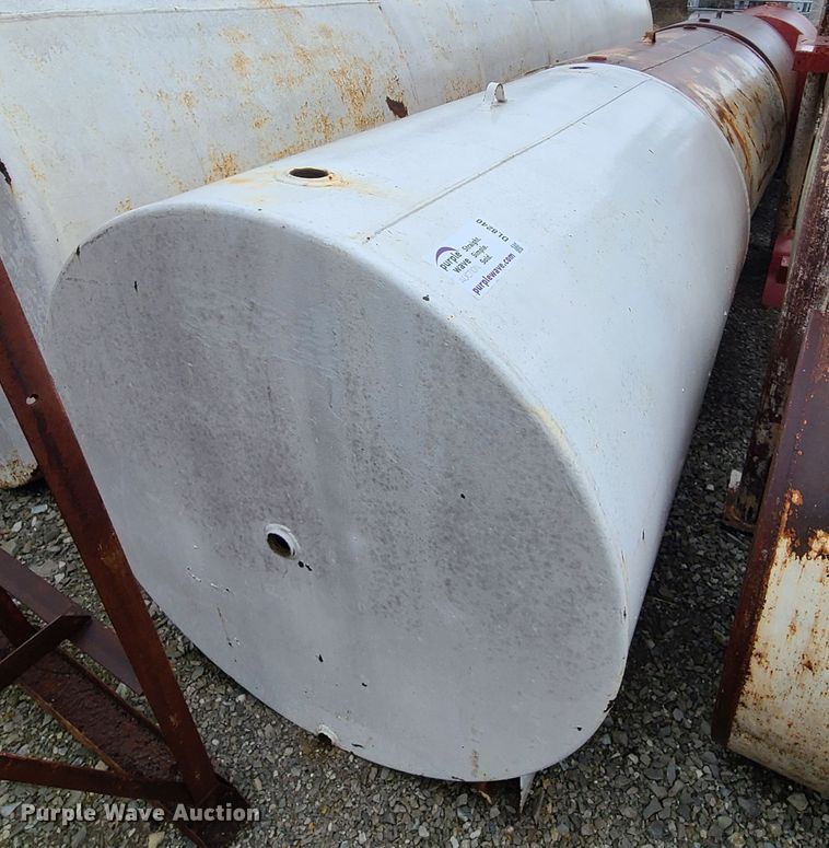 image for item DL8240 (4) fuel tanks