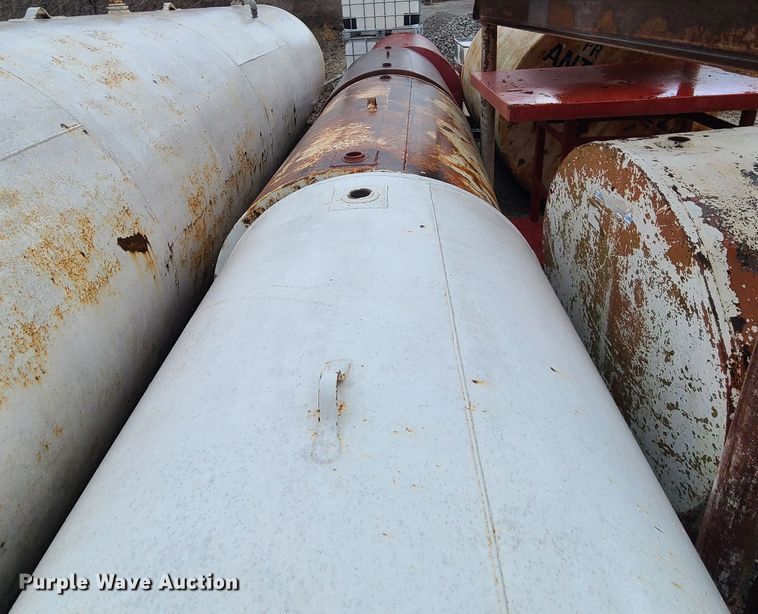 image for item DL8240 (4) fuel tanks