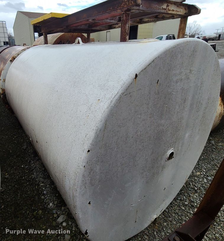 image for item DL8240 (4) fuel tanks