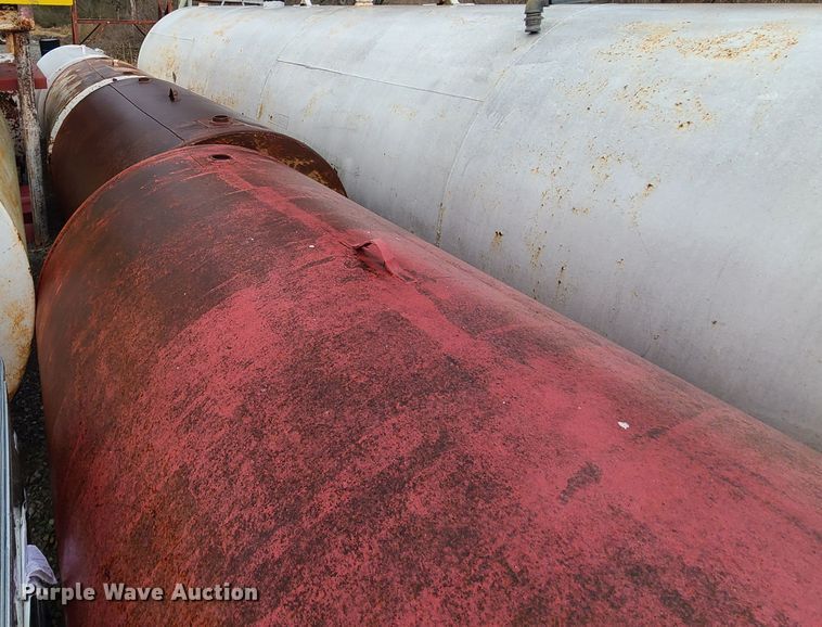 image for item DL8240 (4) fuel tanks