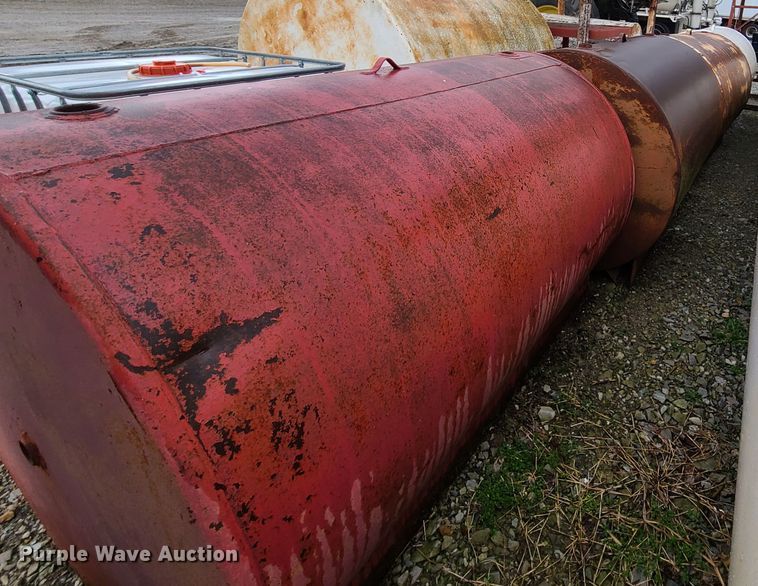 image for item DL8240 (4) fuel tanks