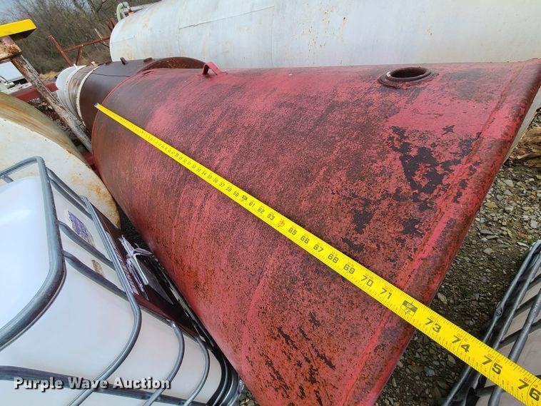 image for item DL8240 (4) fuel tanks