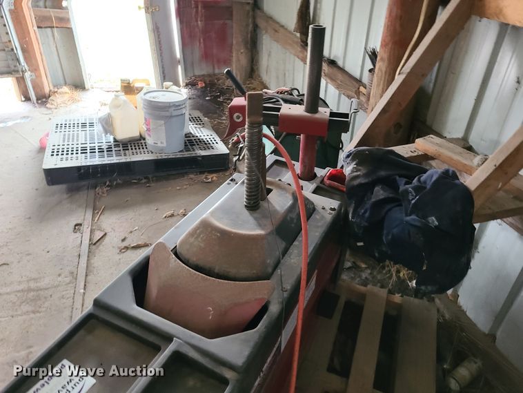 image for item DL8245 Coats 4050A center post tire machine