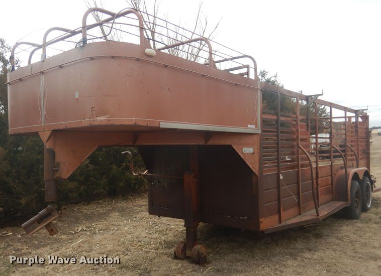 image for item FI9005 1980 WW  livestock trailer