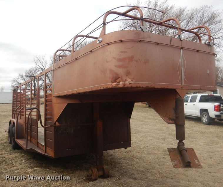 image for item FI9005 1980 WW  livestock trailer