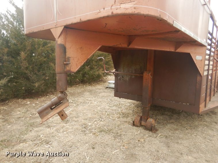 image for item FI9005 1980 WW  livestock trailer