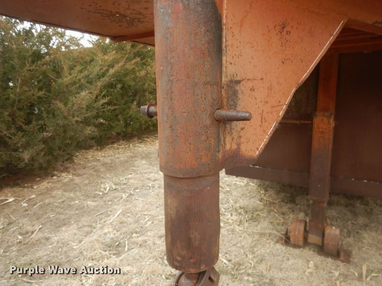 image for item FI9005 1980 WW  livestock trailer