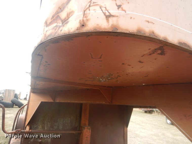 image for item FI9005 1980 WW  livestock trailer