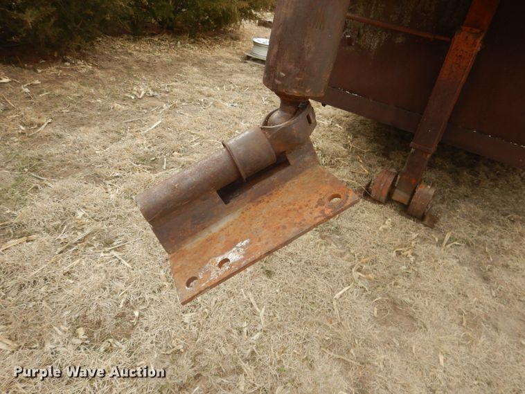 image for item FI9005 1980 WW  livestock trailer