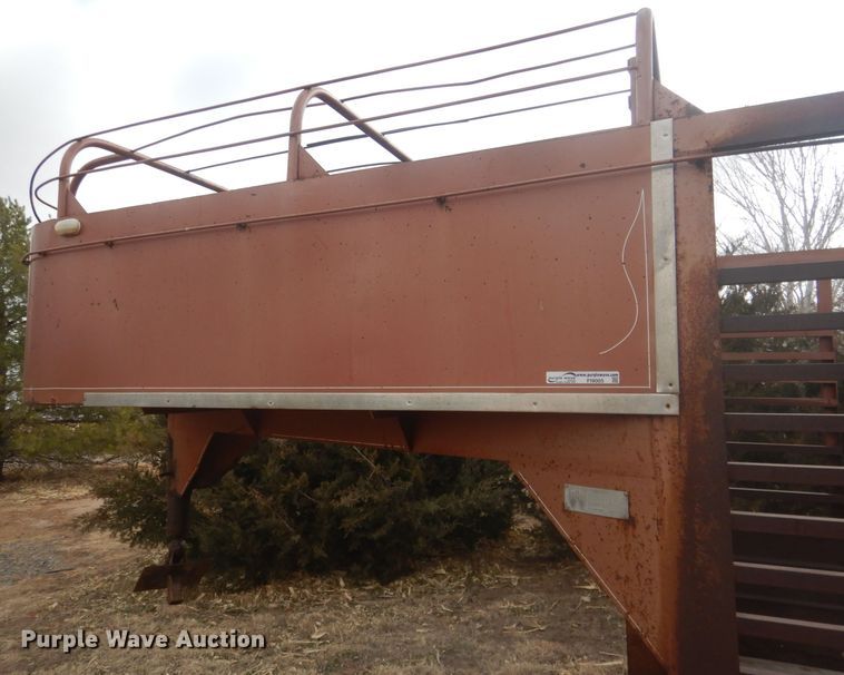 image for item FI9005 1980 WW  livestock trailer