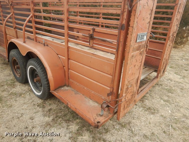 image for item FI9005 1980 WW  livestock trailer