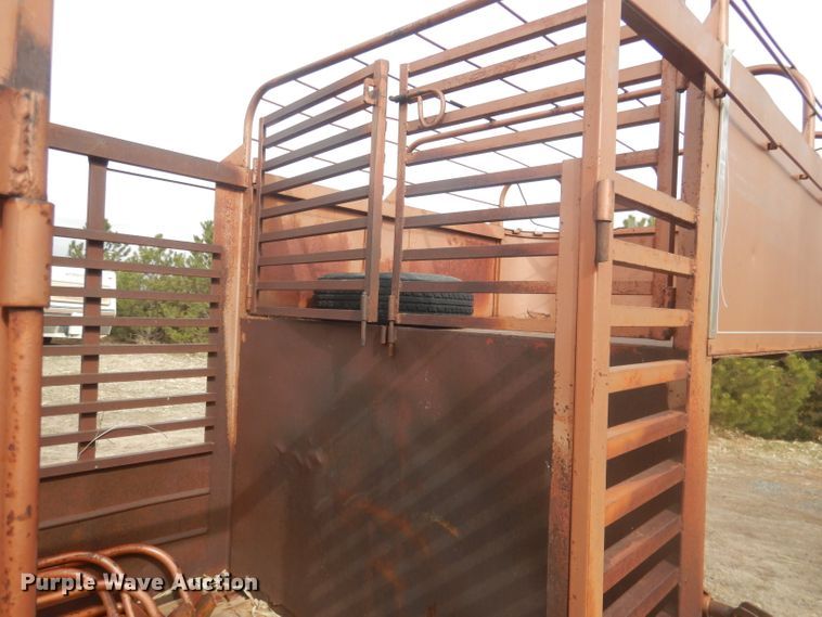 image for item FI9005 1980 WW  livestock trailer