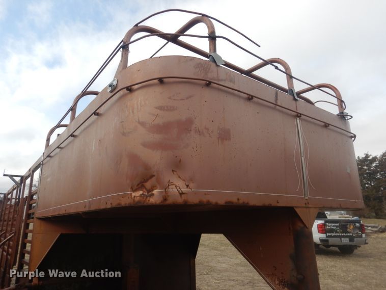 image for item FI9005 1980 WW  livestock trailer