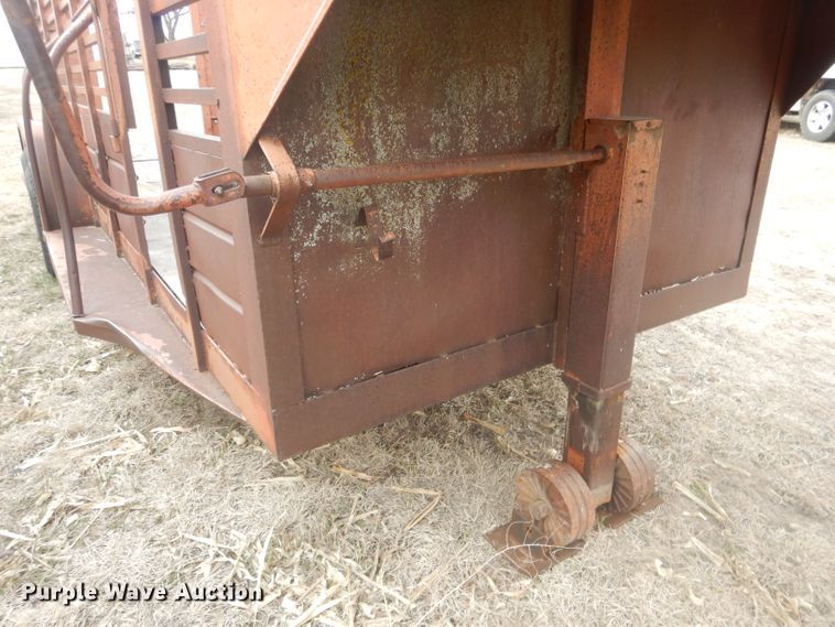 image for item FI9005 1980 WW  livestock trailer