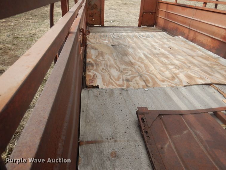 image for item FI9005 1980 WW  livestock trailer