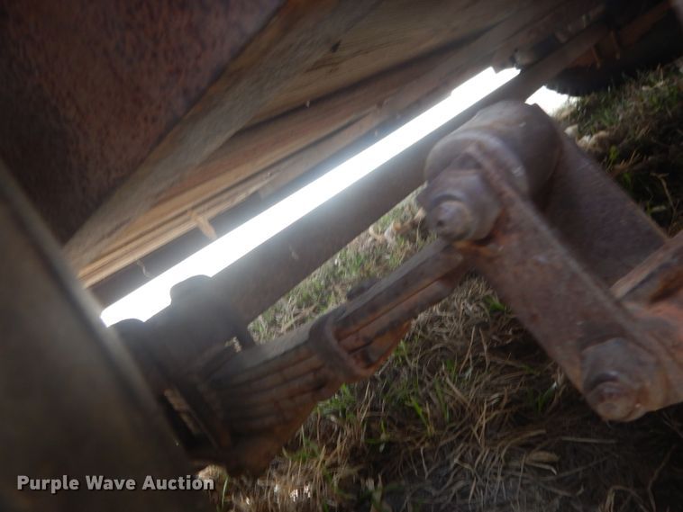 image for item FI9005 1980 WW  livestock trailer