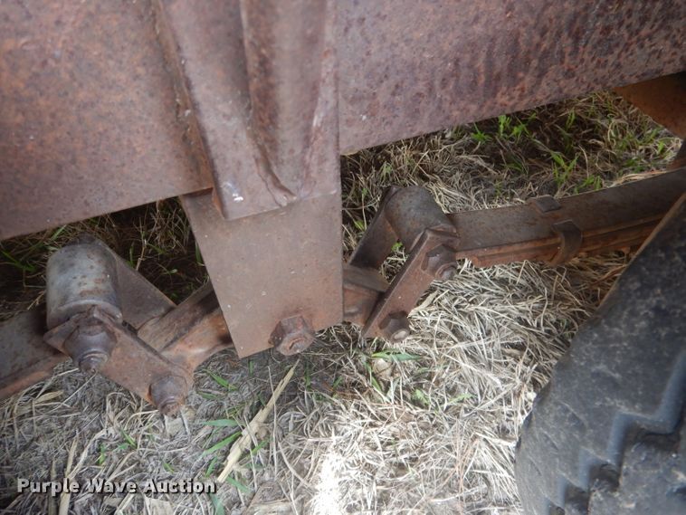 image for item FI9005 1980 WW  livestock trailer