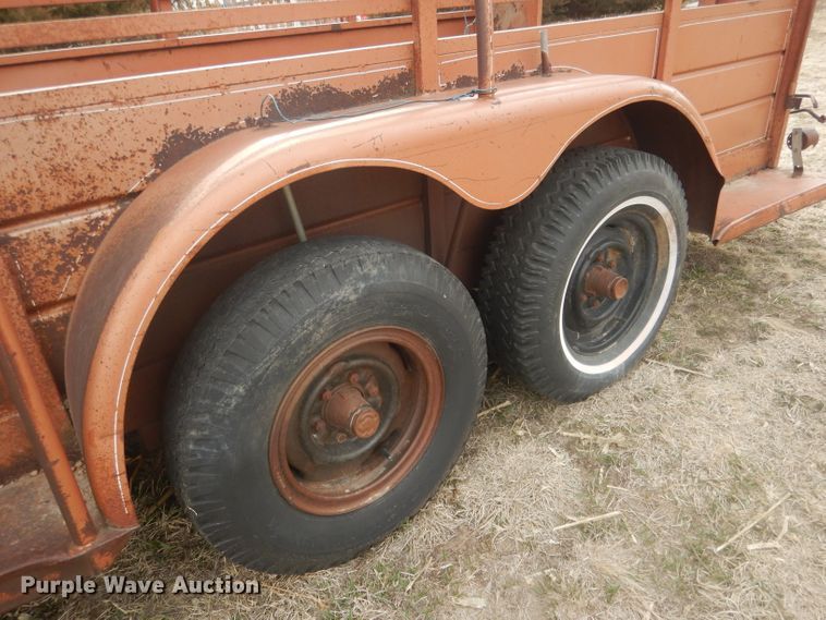 image for item FI9005 1980 WW  livestock trailer