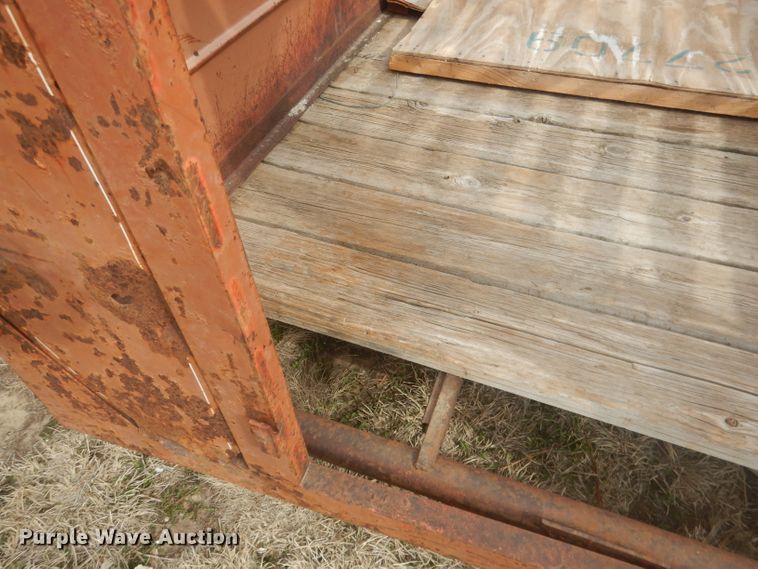 image for item FI9005 1980 WW  livestock trailer