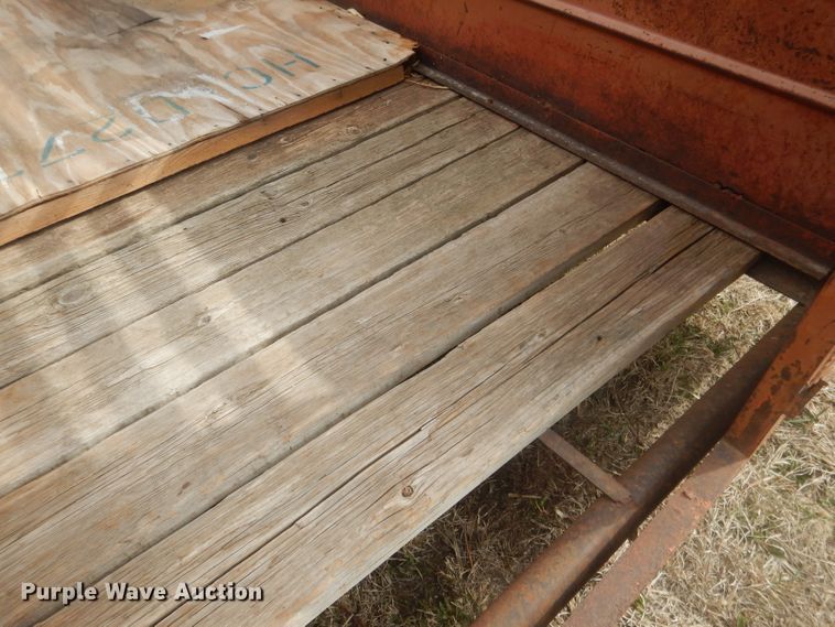 image for item FI9005 1980 WW  livestock trailer