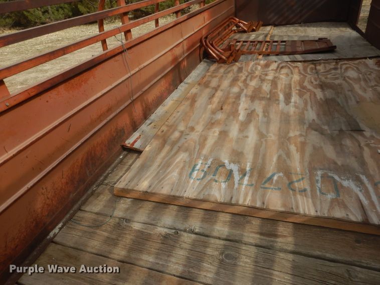 image for item FI9005 1980 WW  livestock trailer