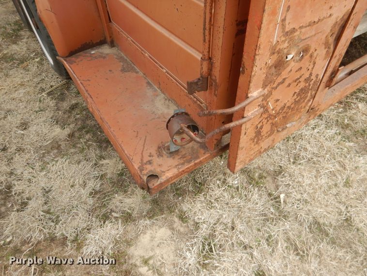 image for item FI9005 1980 WW  livestock trailer