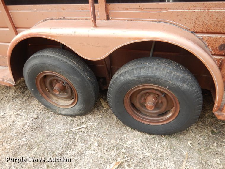 image for item FI9005 1980 WW  livestock trailer