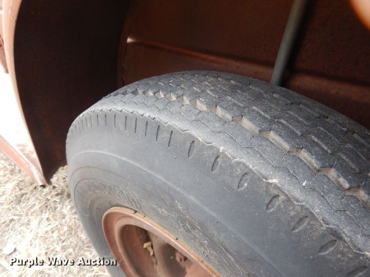 image for item FI9005 1980 WW  livestock trailer