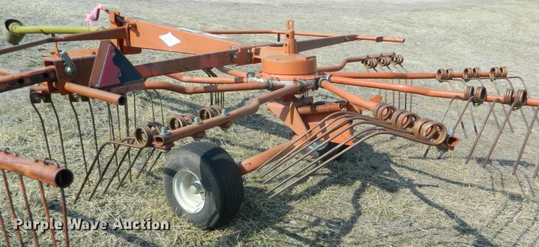 image for item GE9981 Kuhn GA300GT rotary hay rake